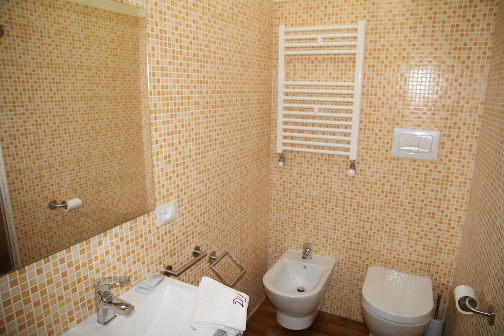 Domus Yenne Suites Cagliari Rum bild